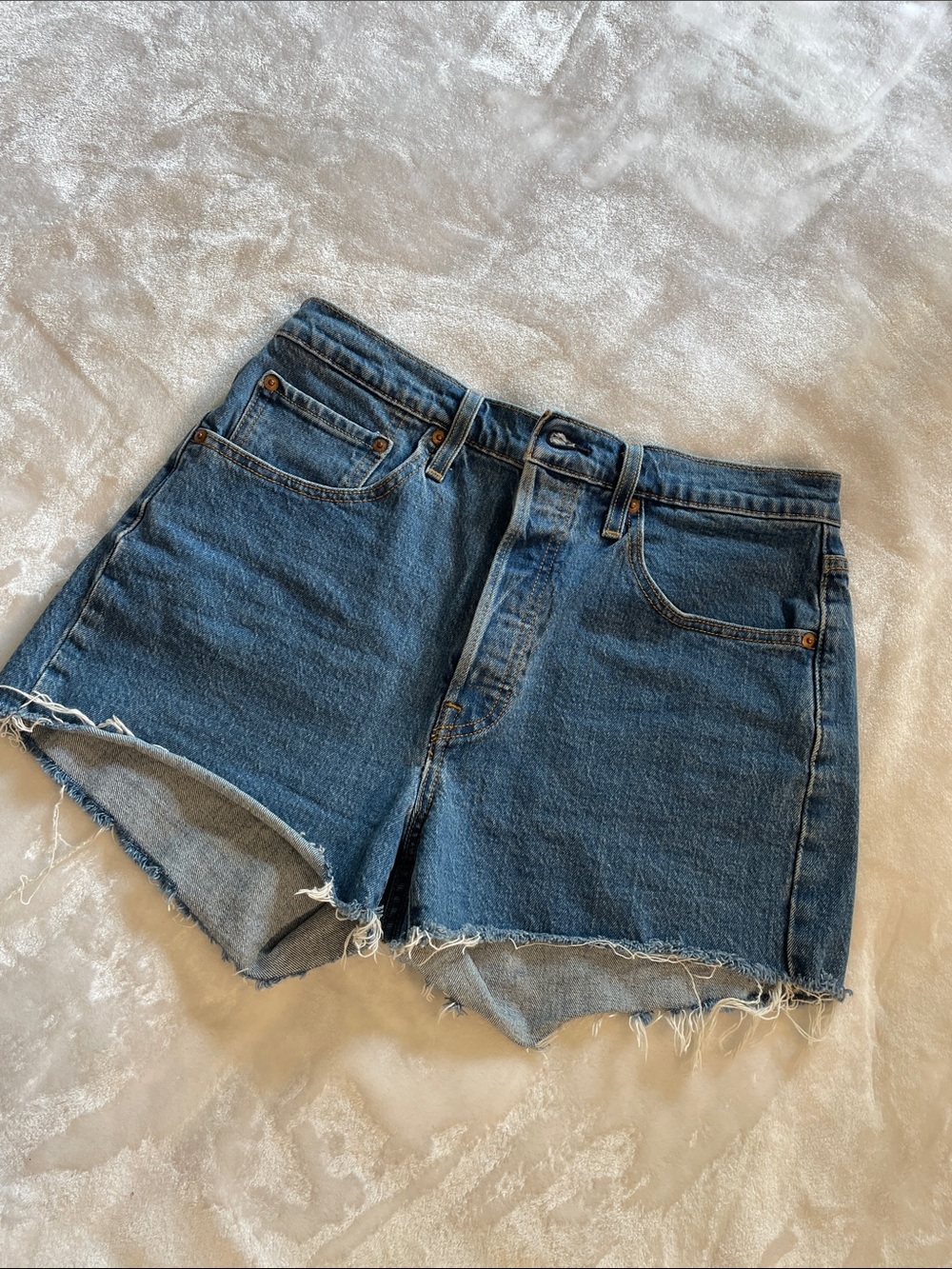 Levi's Classic 501 Jean Shorts - Picture 3 of 9